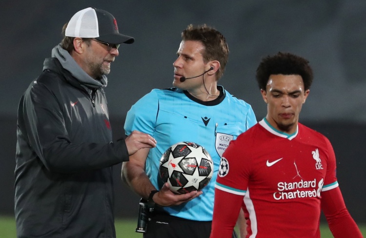 米体：国米想让邓弗里斯在意超杯半决赛对阵博洛尼亚时复出（米兰体育报：国米盼邓弗里斯赶上意超杯半决赛战博洛尼亚）