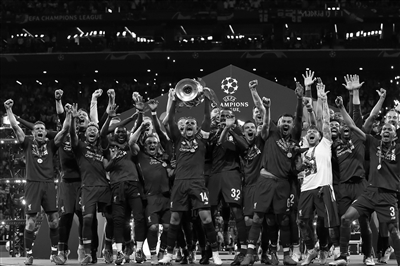 凯恩还是莱万？巴斯勒：如果必须二选一，我会选莱万（巴斯勒表态：若只能选一人，我会选择莱万而非凯恩）