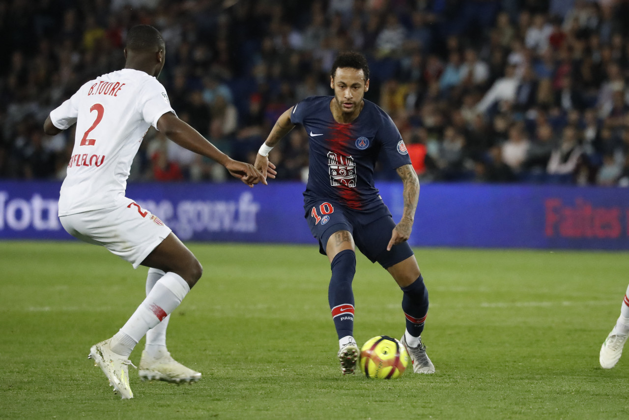 西裁委会主席：对金特罗的吹罚很满意，他能再执法皇马的比赛（西班牙裁判委主席称对金特罗判罚满意，将允许其再次执法皇马比赛）