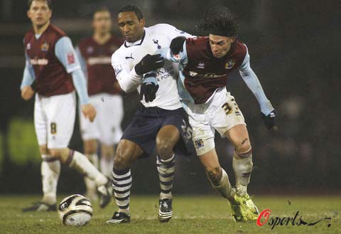 里夫斯：詹姆斯作为最伟大的球员，愿意为了正确选择牺牲自己（里夫斯：作为史上最伟大的球员，詹姆斯愿为正确选择牺牲自我）