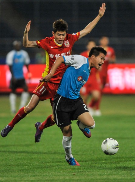 官方：明夏世界杯上下半场中段有强制补水时间，每次3分钟（FIFA官宣：明夏世界杯每半场中段设3分钟强制补水暂停）