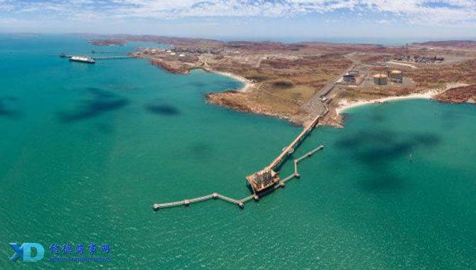 替补球员关键时刻助球队锁胜（替补球员末段发威锁定胜局）