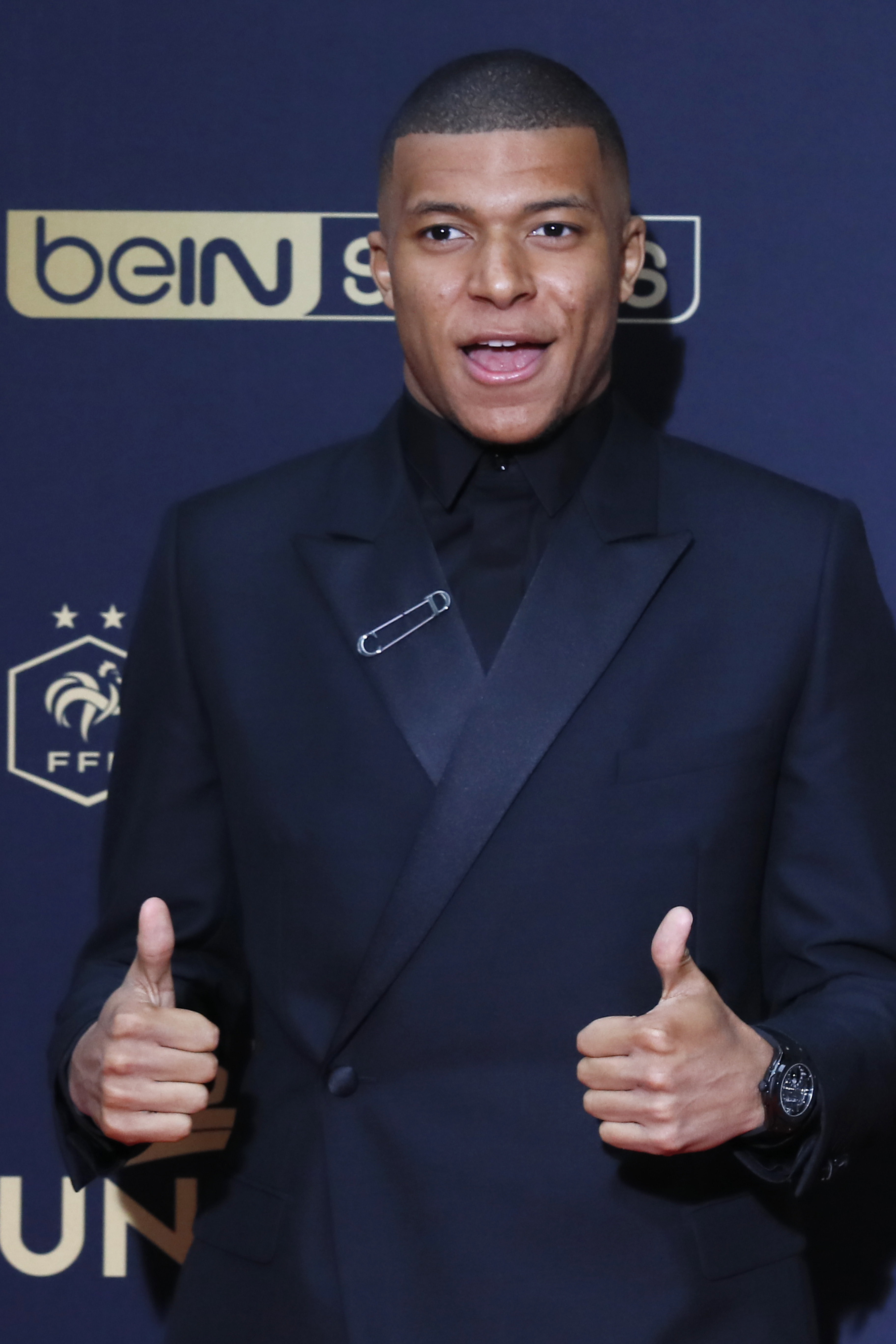 姆巴佩：不能把晋级世界杯当成理所当然；我们想拿到第三颗星（姆巴佩：世界杯资格绝非理所当然，我们的目标是第三颗星）